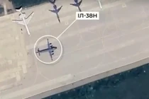 UAV Ukraine luồn sâu đánh úp máy bay săn ngầm IL-38N Nga thế nào?