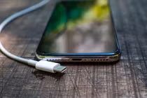 Không phải phụ kiện USB nào cũng an toàn cho điện thoại 