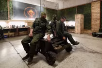 Binh sĩ Nga tự chế tạo robot chở hàng mini ngay chiến tuyến