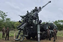 Ấn Độ thử nghiệm pháo tự hành 155mm vừa bắn vừa chạy