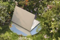 ASUS gây sốt với laptop AI siêu nhẹ, thiết kế biết “chạm” 