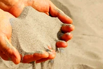 Tận dụng cát giữ nhiệt để đun sôi nước