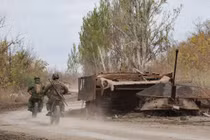 Tại sao Nga thọc sâu nhanh, nhưng để Ukraine phản công dễ dàng?