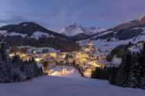 Mê đắm vẻ đẹp siêu thực của những ngôi làng cổ tích