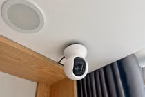 Lộ clip nhạy cảm từ camera trong nhà, phải làm sao?