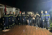 Giải cứu 5 người mắc kẹt trên đỉnh núi Hàm Lợn