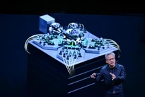 Jensen Huang vẽ lại tương lai Nvidia với 6G, robot và xe tự lái 