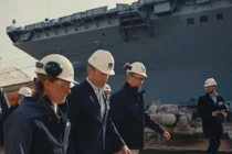 Bộ trưởng Bộ Quốc phòng Mỹ Pete Hegseth thăm xưởng đóng tàu HII Newport News Shipbuilding ngày 6/1/2025, nơi Bộ Quốc phòng Mỹ công bố việc đẩy nhanh tiến độ đóng mới và bàn giao tàu sân bay lớp Ford USS John F. Kennedy (CVN-79). (Nguồn ảnh: Bộ Quốc phòng Mỹ)