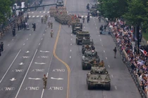 Binh lính, khí tài Mỹ duyệt binh đúng ngày sinh nhật ông Trump