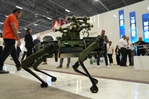 Thổ Nhĩ Kỳ trình làng robot chó chiến đấu, có thể mang theo đạn dẫn đường