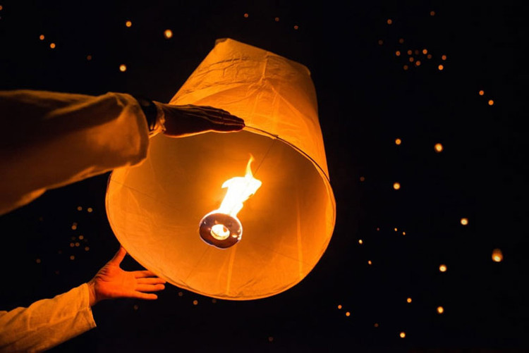 Tha den troi uy hiep an toan bay: Xu ly sao?