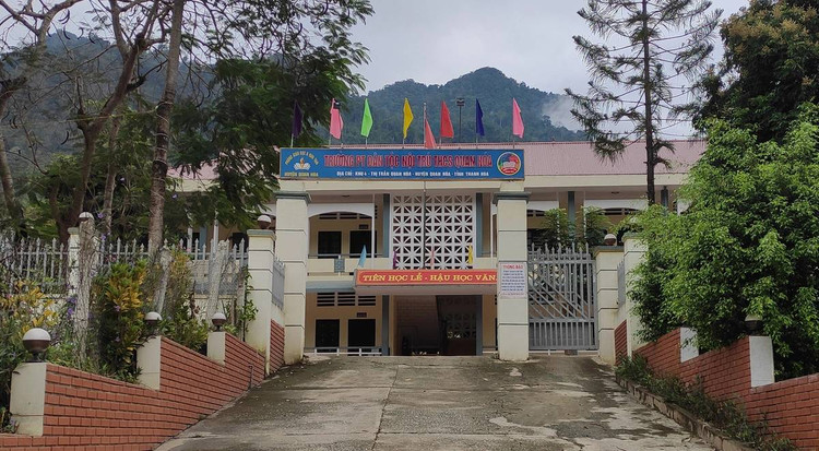 Nguyen Pho Chu tich UBND huyen Quan Hoa Pham Thi Luong bi khoi to