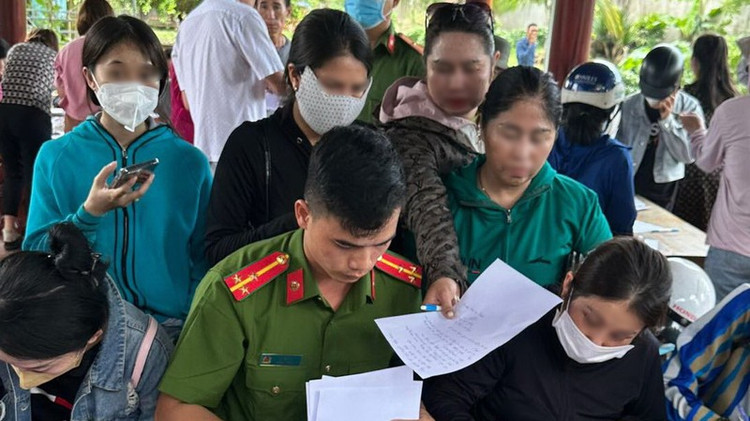 Vỡ hụi ở Đồng Nai: Sao người dân vẫn sập bẫy này? Vo hui o Dong Nai: Sao nguoi dan van sap bay nay?