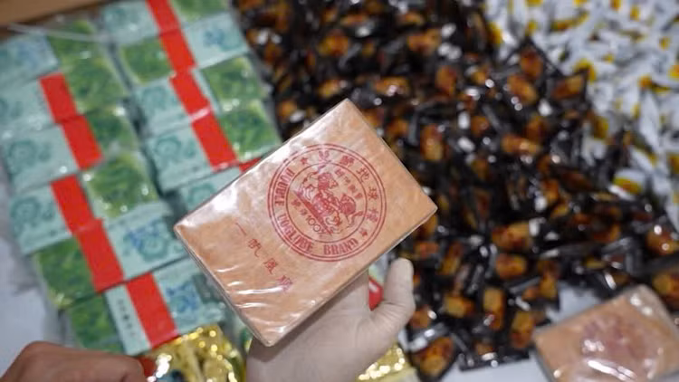 TP HCM: Triet pha duong day ma tuy xuyen bien gioi, thu giu so luong khung-Hinh-3