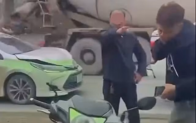 Khoi to vu an can bo trung tam phat trien quy dat hanh hung tai xe