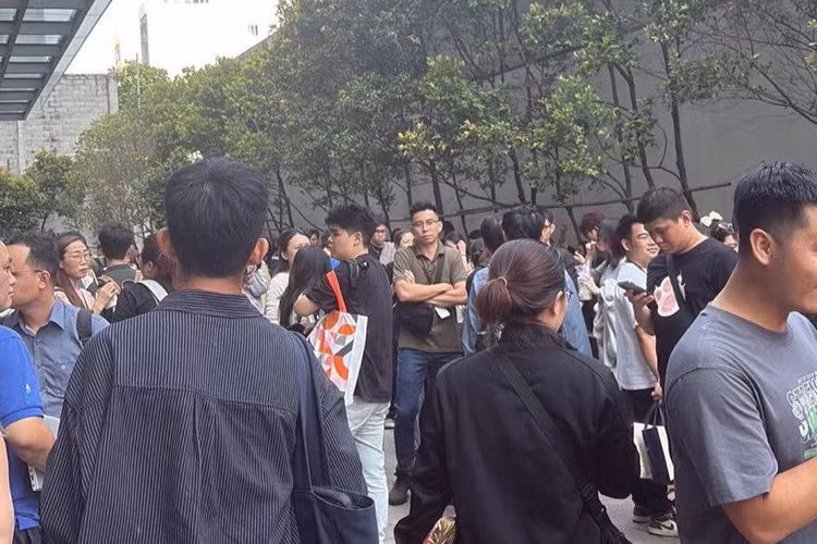 Du chan dong dat Myanmar khien TP HCM rung lac, nhieu nguoi hoang so-Hinh-3