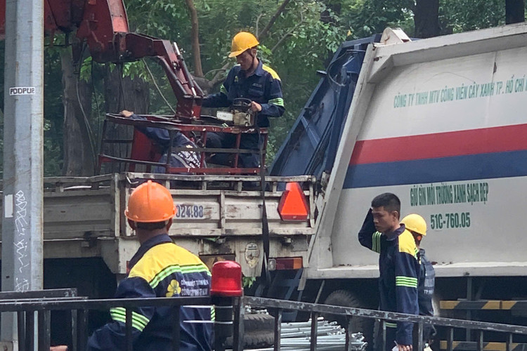 Huong ve ngay dai le, TP HCM gap rut hoan thien san khau, khan dai-Hinh-4