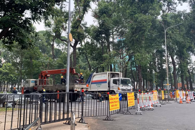 Huong ve ngay dai le, TP HCM gap rut hoan thien san khau, khan dai-Hinh-5