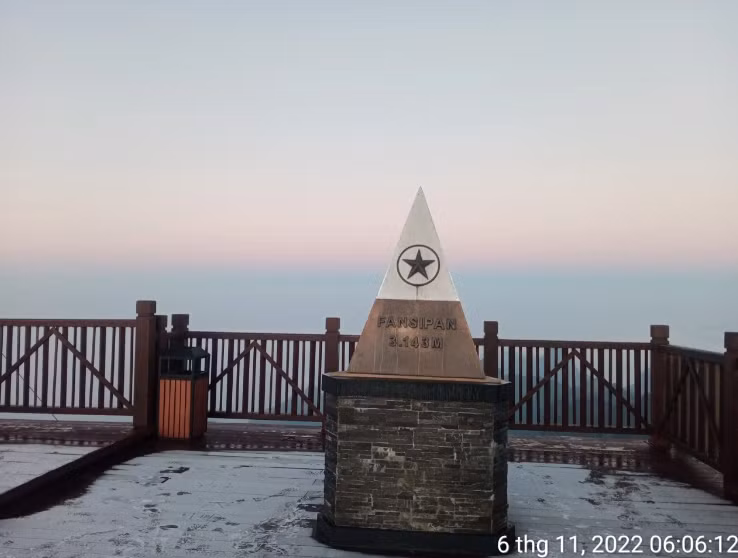 Dinh Fansipan duoi muc 0 do C, suong muoi phu trang mot lop mong-Hinh-2