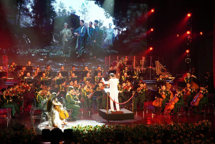 “Bai ca Thong nhat” vang vong hao khi dai thang mua Xuan nam 1975-Hinh-4