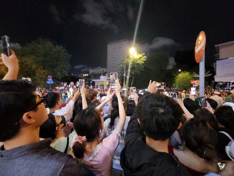 TP HCM: Hang nghin nguoi dan hao huc chao don doan quan dieu binh hop luyen-Hinh-2