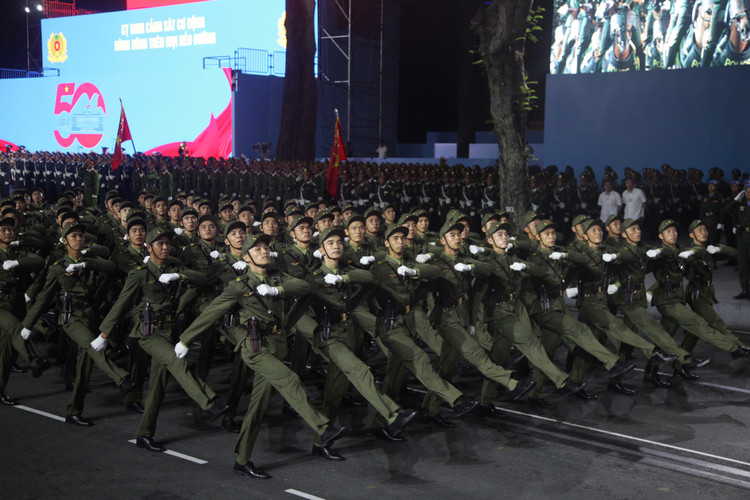 An tuong man dieu binh dem so duyet cua luc luong Cong an nhan dan-Hinh-9