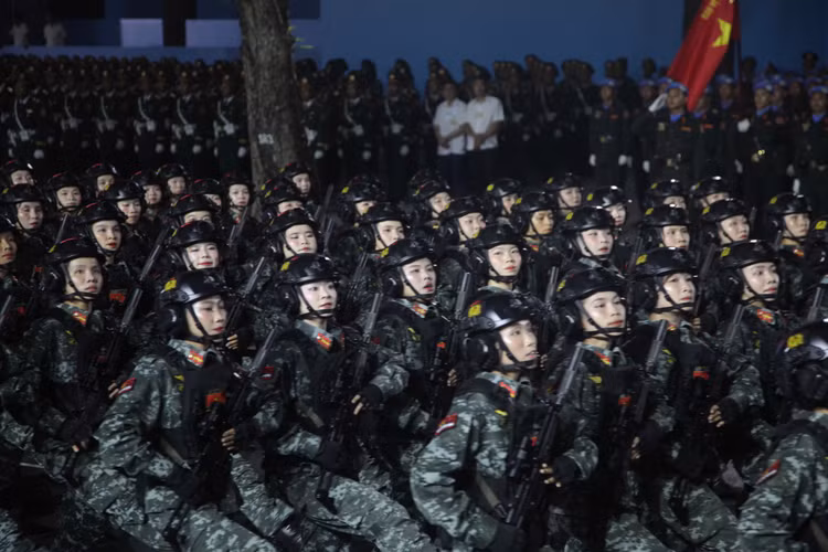 An tuong man dieu binh dem so duyet cua luc luong Cong an nhan dan-Hinh-4