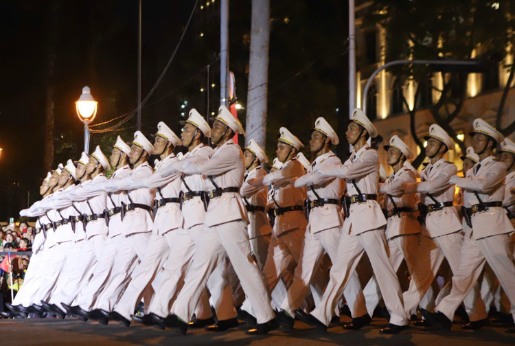 An tuong man dieu binh dem so duyet cua luc luong Cong an nhan dan-Hinh-5