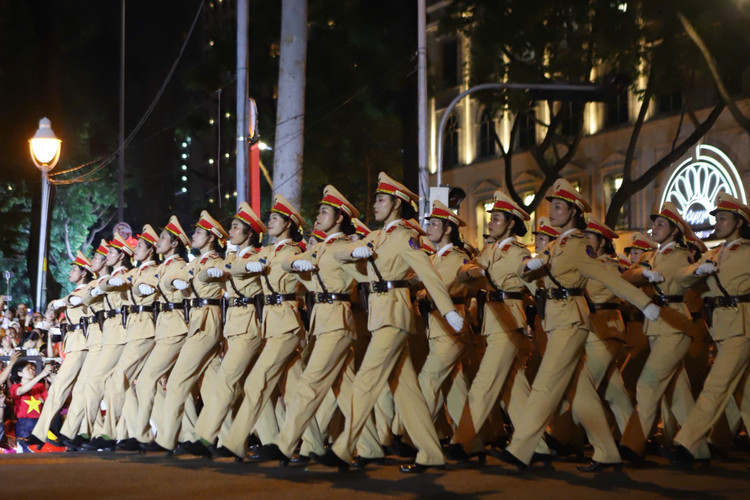 An tuong man dieu binh dem so duyet cua luc luong Cong an nhan dan-Hinh-6