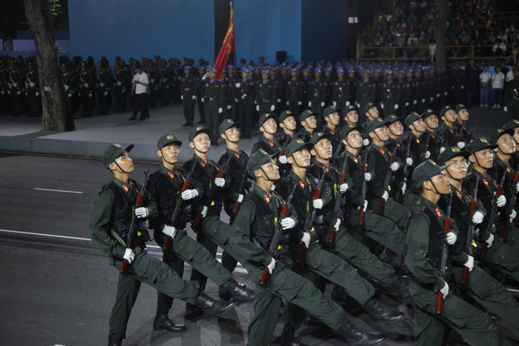 An tuong man dieu binh dem so duyet cua luc luong Cong an nhan dan-Hinh-10