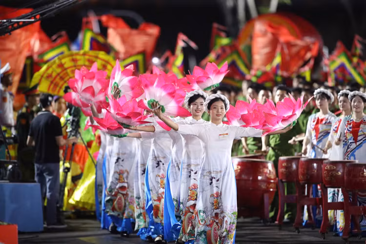 Ruc ro chuong trinh nghe thuat trong dem so duyet dai le 30/4-Hinh-9