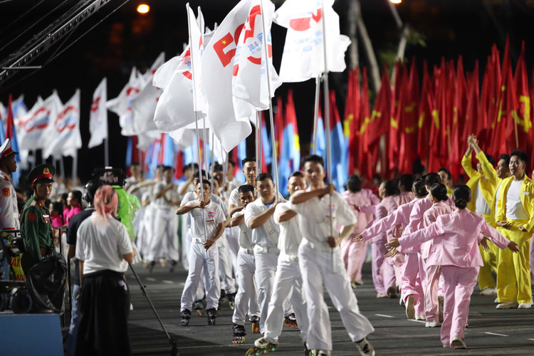 Ruc ro chuong trinh nghe thuat trong dem so duyet dai le 30/4-Hinh-4