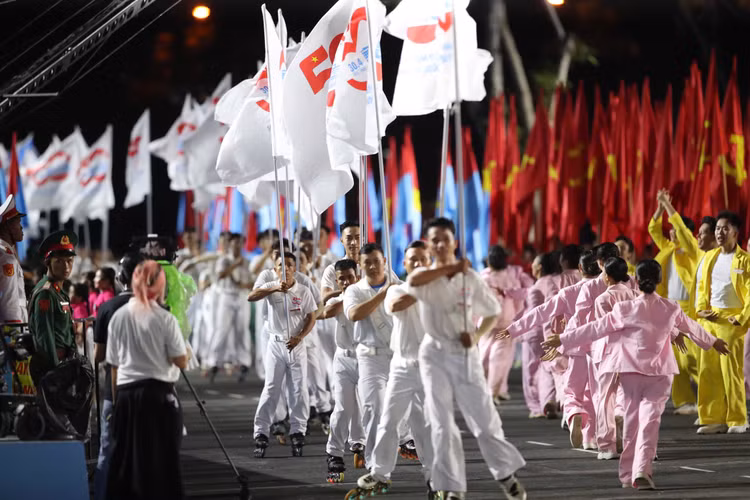 Ruc ro chuong trinh nghe thuat trong dem so duyet dai le 30/4-Hinh-4