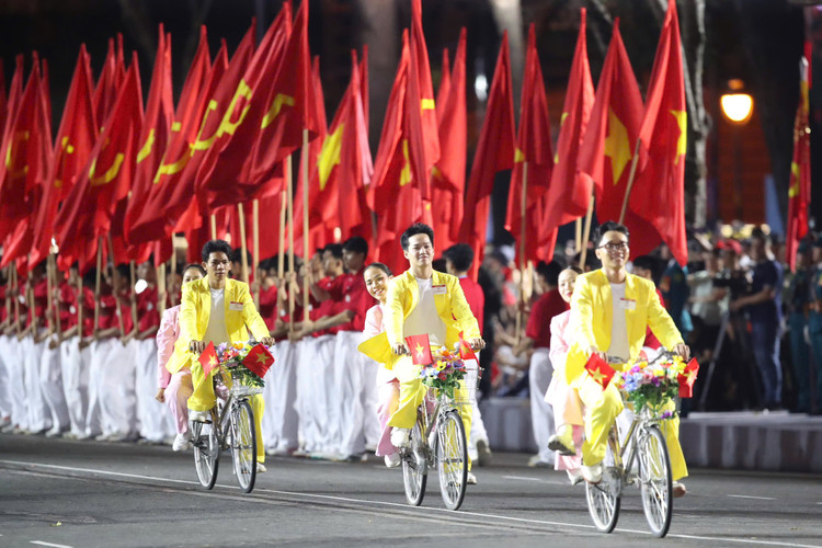 Ruc ro chuong trinh nghe thuat trong dem so duyet dai le 30/4-Hinh-3