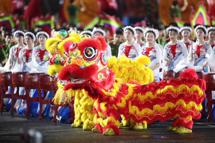 Ruc ro chuong trinh nghe thuat trong dem so duyet dai le 30/4-Hinh-7