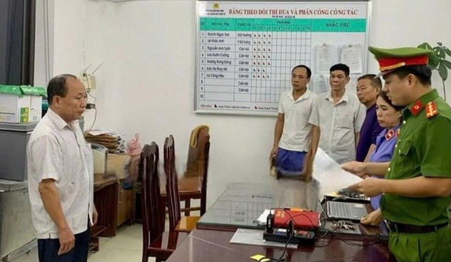 Hoa Binh: Bat tam giam Giam doc Van phong dang ky dat dai