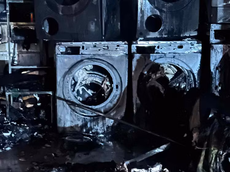 Vụ cháy khiến nhiều tài sản bị thiêu rụi.