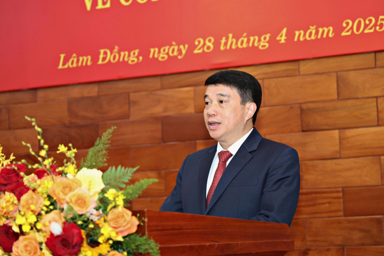 Chan dung tan Bi thu Tinh uy Lam Dong Y Thanh Ha Nie K'dam-Hinh-2