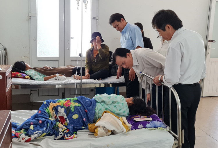 Danh ban vi nhin deu, mau thuan tren Facebook... ngan ngam bao luc hoc duong 2022-Hinh-2