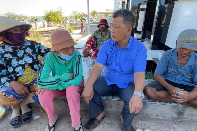 Tình trạng “xin đểu” tại nghĩa trang Phan Thiết: Chính quyền nói gì? Tinh trang “xin deu” tai nghia trang Phan Thiet: Chinh quyen noi gi?