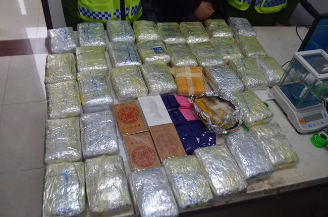 Manh khoe tinh vi cua Chu tich xa cam dau duong day ma tuy 