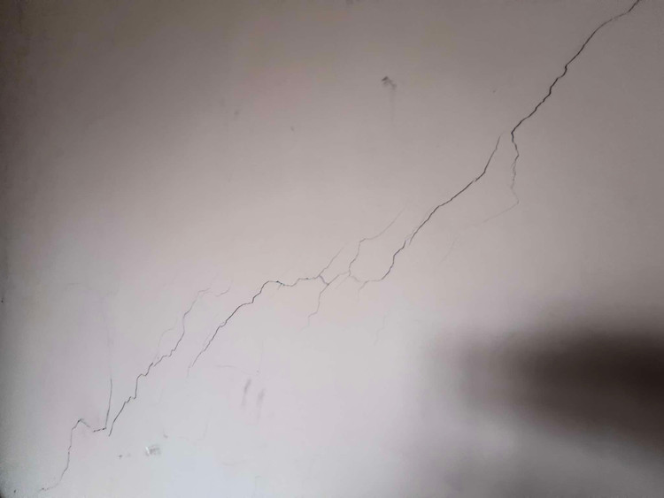 Can canh nha xuat hien hang loat vet nut sau su co dao ngam metro-Hinh-5