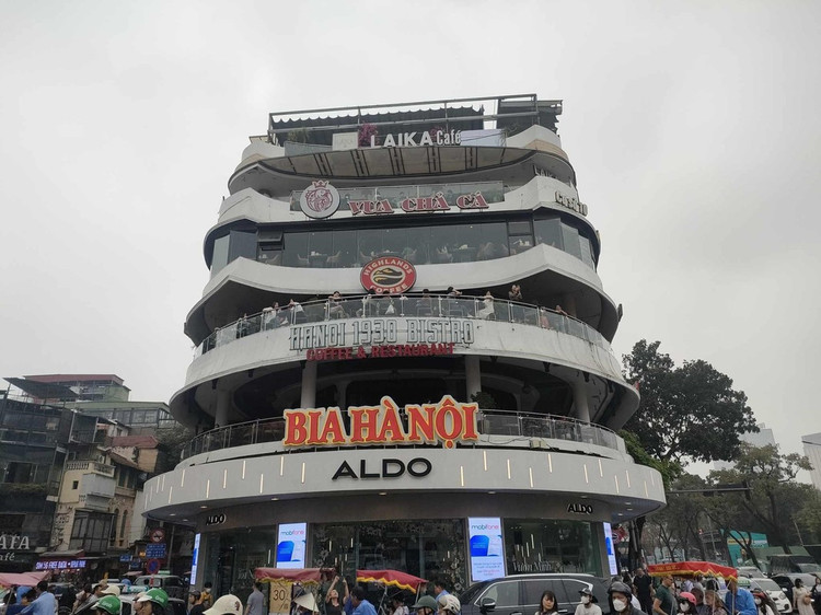 Rao chan, han che phuong tien qua khu vuc toa nha Ham ca map