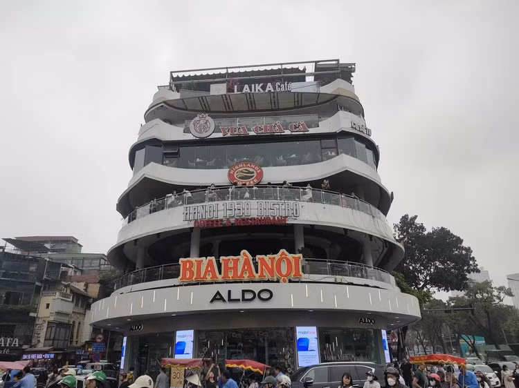 Rào chắn, hạn chế phương tiện qua khu vực tòa nhà Hàm cá mập Rao chan, han che phuong tien qua khu vuc toa nha Ham ca map