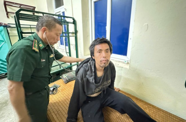 Cuu nan thanh cong nguoi dan bi nuoc cuon tren song Ka Long