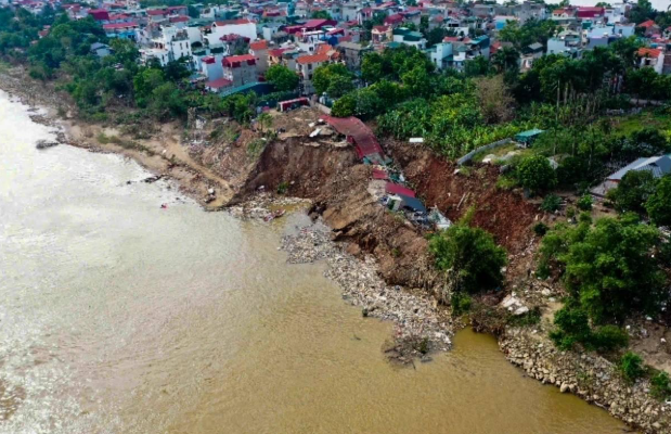 Can canh bo song Duong bi sat lo