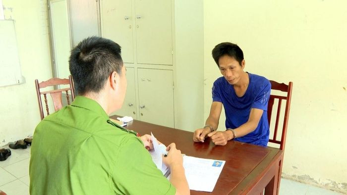 Hung Yen: Bat doi tuong day nga nguoi phu nu roi cuop xe may