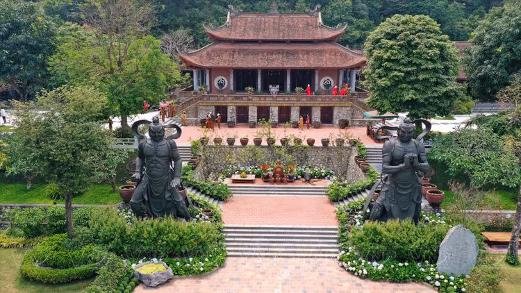 Du xuan 2023, ghe tham nhung ngoi chua noi tieng o Ha Nam-Hinh-4