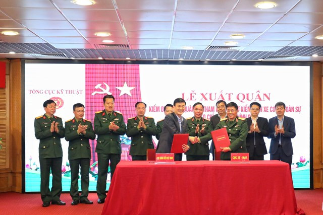 Cuc Dang kiem Viet Nam tiep nhan 40 kiem dinh vien quan su