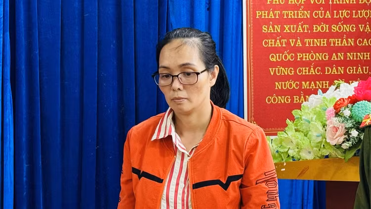 Bat nu ke toan xa “rut ruot” ngan sach hon 2,6 ty dong